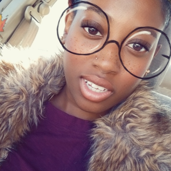 Meet your Posher, Shantee - Picture 1 of 1